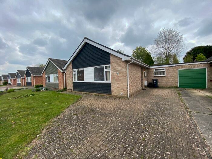 3 Bedroom Bungalow To Rent In Greenmeadow, SN25