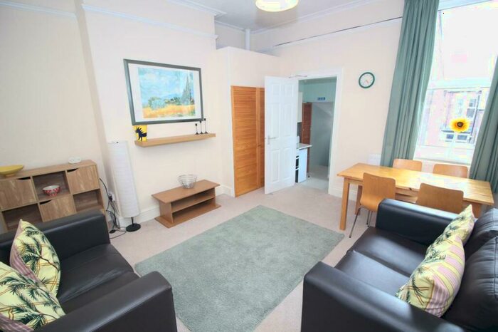 3 Bedroom Flat To Rent In Newlands Road, Jesmond, Newcastle Upon Tyne, NE2