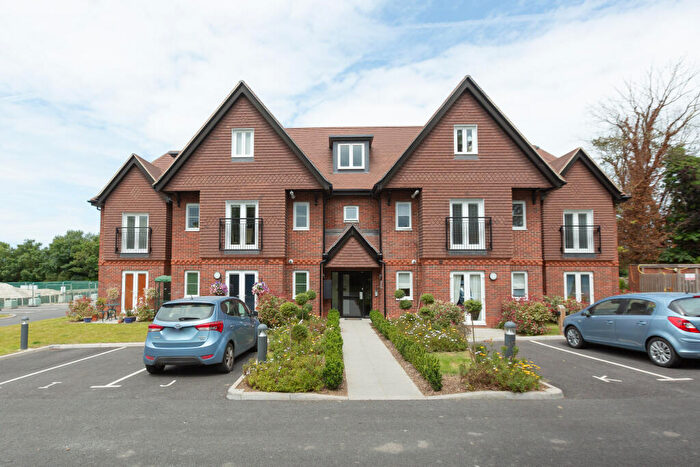 2 Bedroom Flat For Sale In Linksfield Road, Westgate-on-Sea, Kent, CT8