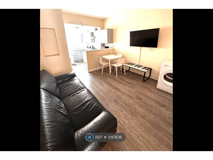 3 Bedroom Terraced House To Rent In Chilworth Street, Manchester, M14