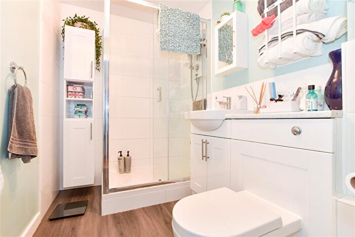 2 Bedroom Flat For Sale In Framfield Road, Uckfield, East Sussex, TN22