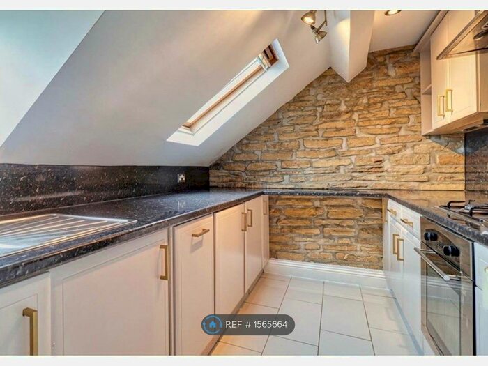 2 Bedroom Flat To Rent In Bradford Road, Stanningley, Pudsey, LS28