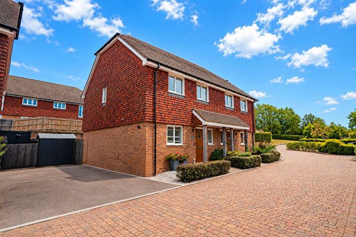 3 Bedroom Semi-Detached House For Sale In Hazelwood View, Hastings, TN35