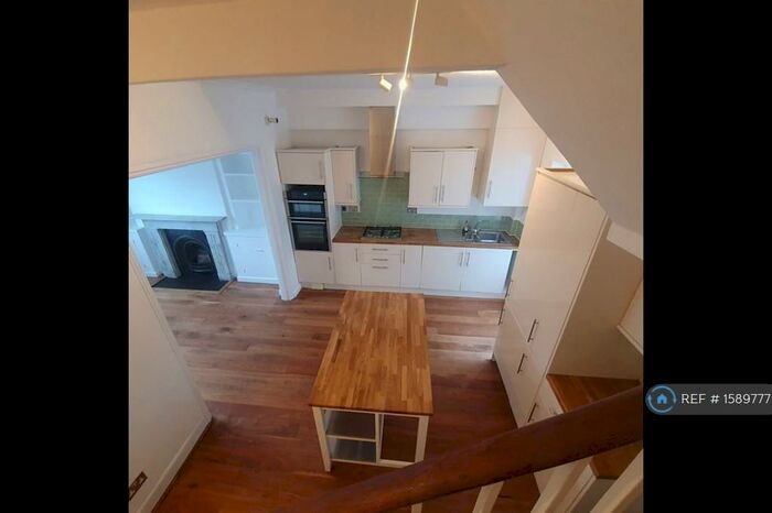 3 Bedroom End Of Terrace House To Rent In Shrublands Road, London, E8