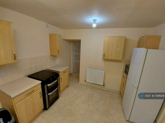 2 Bedroom Maisonette To Rent In Nottingham Cliff, Sheffield, S3