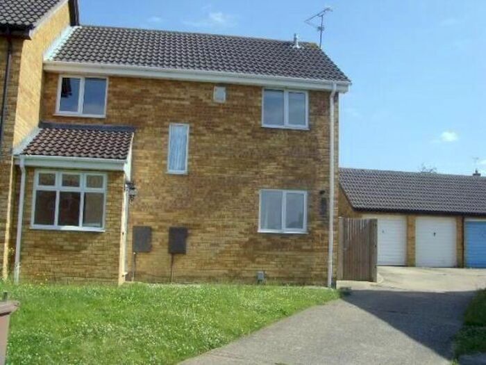 3 Bedroom Semi-Detached House To Rent In Partridge Close, Luton LU4