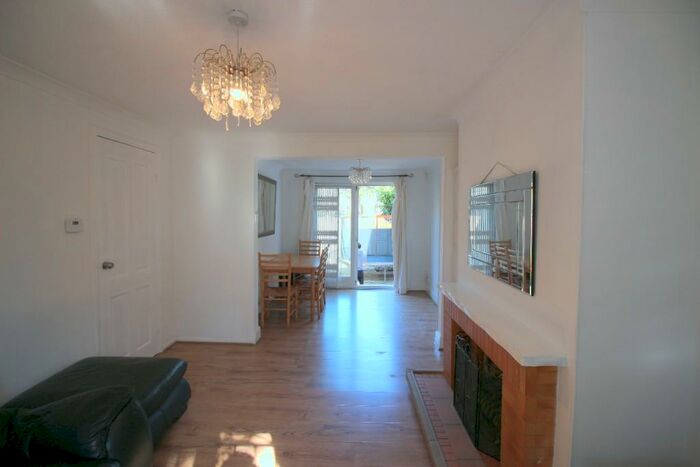 3 Bedroom Detached House To Rent In Tollgate Road, London, E6