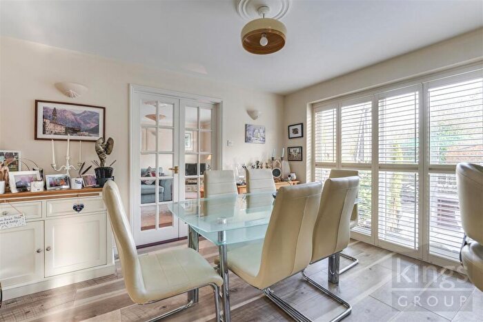 4 Bedroom Detached House For Sale In Haldane Close, Enfield, EN3