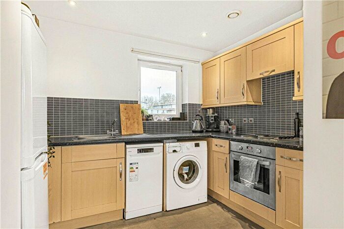 1 Bedroom Apartment For Sale In Harry Zeital Way, London, E5