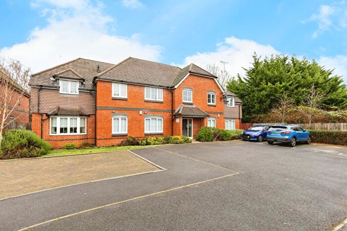 2 Bedroom Apartment For Sale In Mays Close, Earley, Reading, RG6
