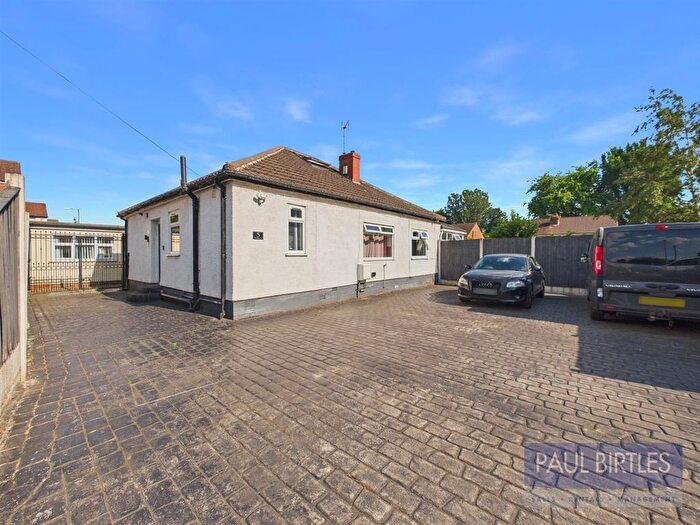 3 Bedroom Detached Bungalow For Sale In Scholfield Avenue, Urmston, Trafford, M41