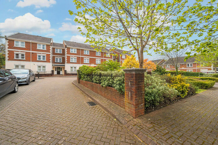 1 Bedroom Apartment To Rent In Grosvenor House, GU1