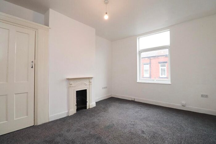 2 Bedroom End Of Terrace House To Rent In Greenock Place, Leeds, West Yorkshire, LS12