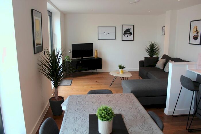 3 Bedroom Flat To Rent In George Street, Manchester, M1