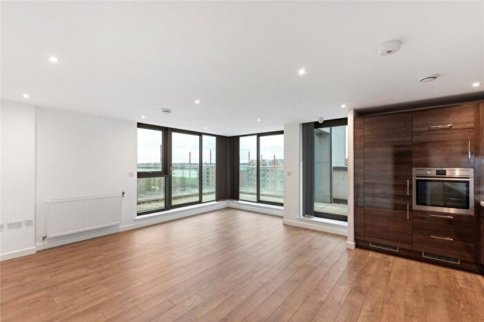 2 Bedroom Flat To Rent In Lapwing Heights, Waterside Way, London, N17