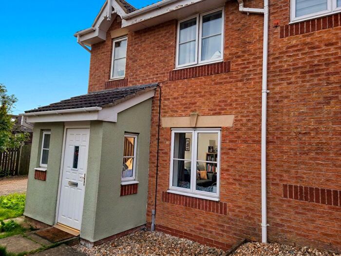 3 Bedroom End Terrace House For Sale In Ironstone Crescent, Chapeltown, S35