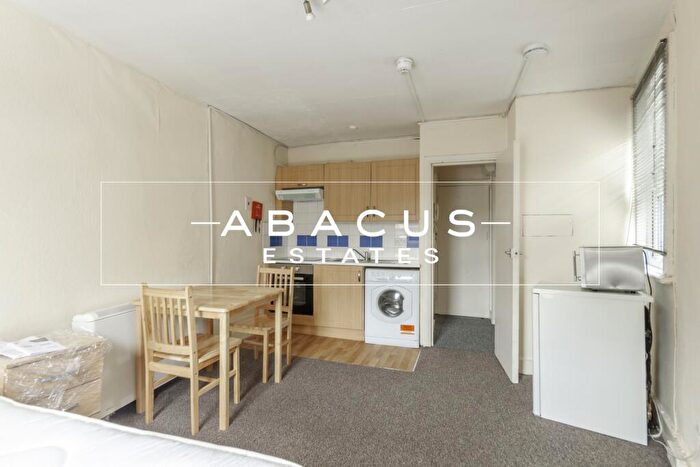 Flat To Rent In Holloway Road, Holloway, N19