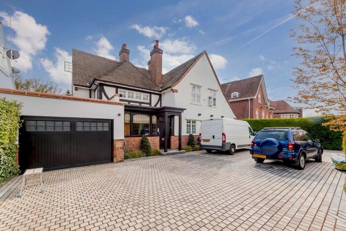 5 Bedroom Detached House To Rent In The Bishops Avenue, London, N2