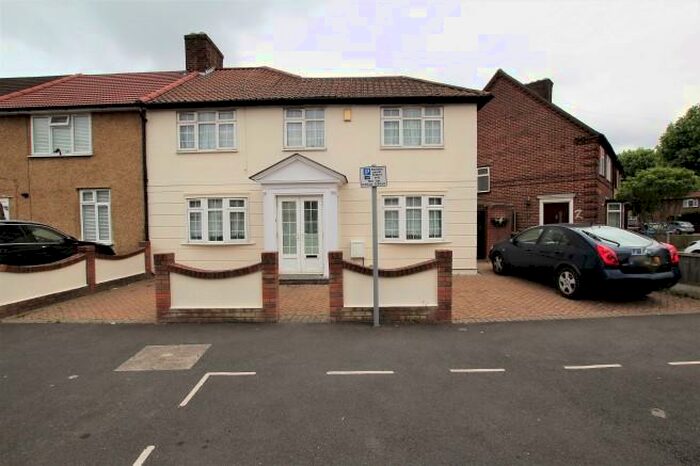 4 Bedroom End Of Terrace House To Rent In Barnmead Road, Dagenham, London, RM9