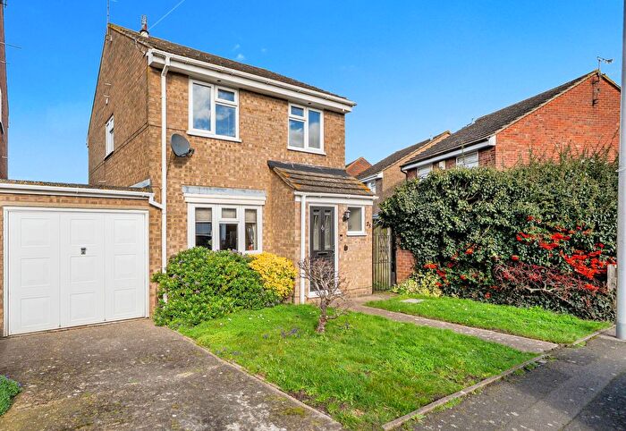 3 Bedroom Detached House For Sale In Hilltop Road, Rochester, Kent., ME2