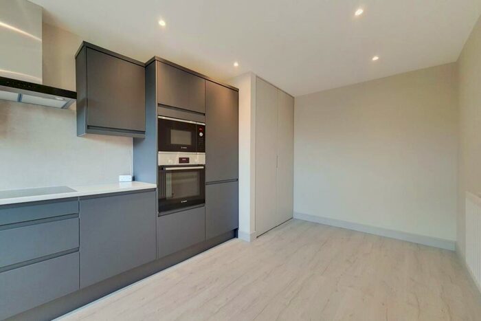 3 Bedroom End Of Terrace House To Rent In Mill Gardens, Upper Sydenham, London, SE26