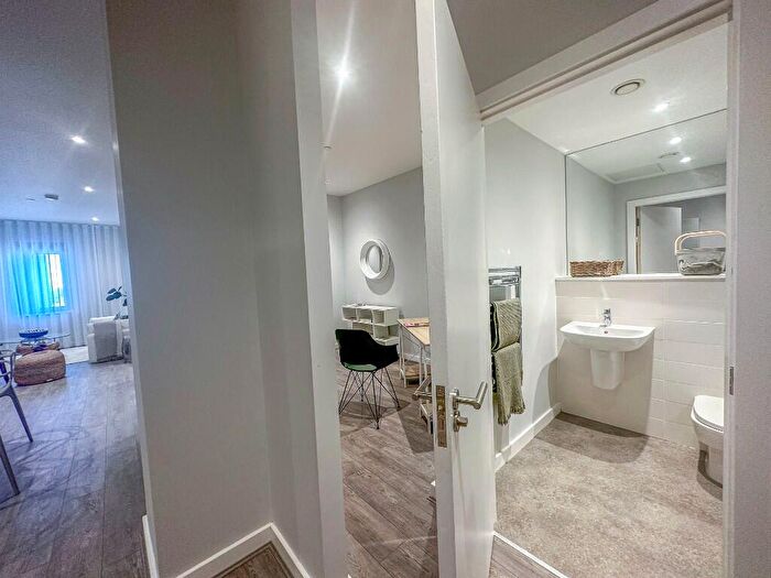 1 Bedroom Apartment For Sale In Sky Gardens, Liverpool, L22