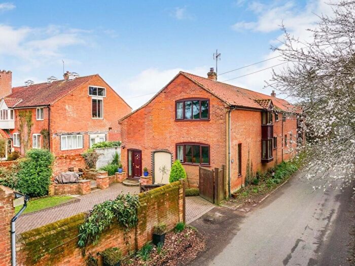 4 Bedroom Barn Conversion For Sale In Hall Road, Blofield, Norwich, NR13