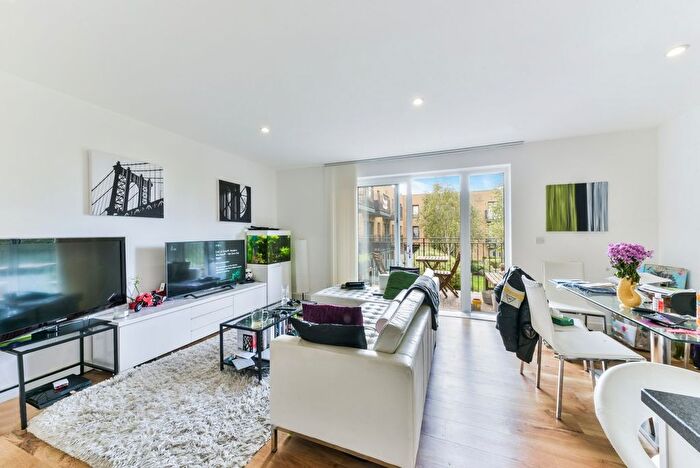 3 Bedroom Flat For Sale In Conningham Court, Dowding Drive, Kidbrooke, London, SE9