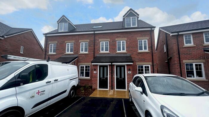 3 Bedroom Terraced House To Rent In Crown Crescent, Bolsover, Chesterfield, S44