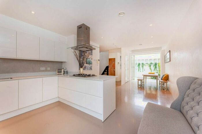 4 Bedroom Property To Rent In Cathnor Road, Shepherd's Bush, London, W12