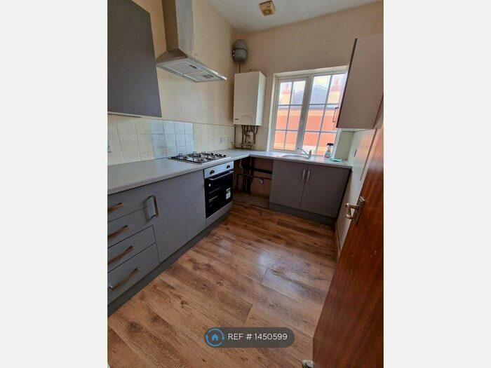 1 Bedroom Flat To Rent In Turncroft Lane, Stockport, SK1