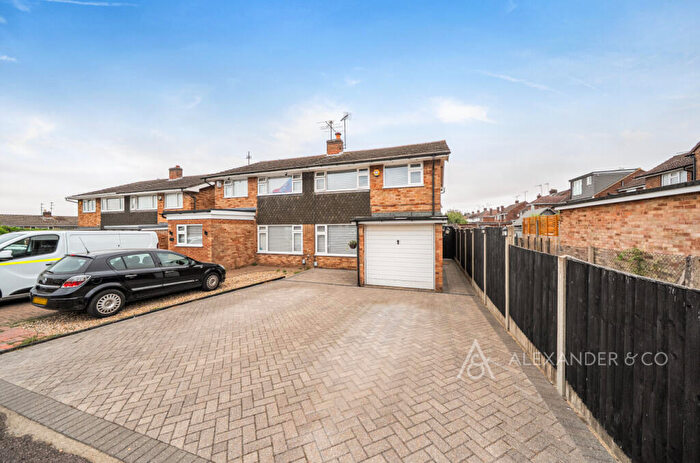 3 Bedroom Semi-Detached House For Sale In Lambs Close, Dunstable, Bedfordshire, LU5