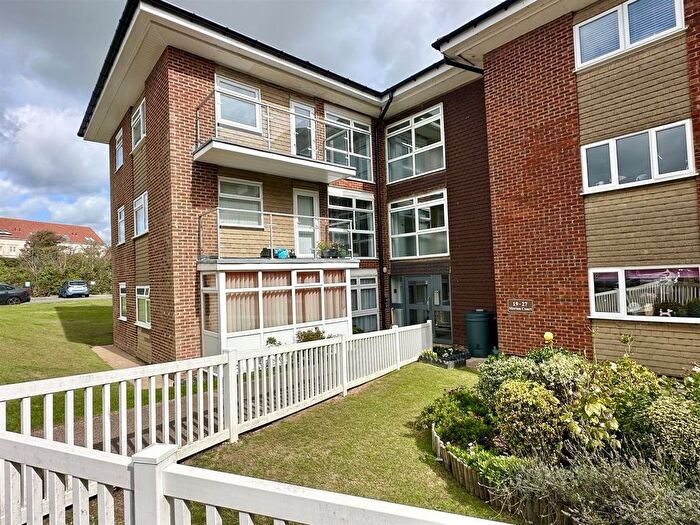 2 Bedroom Flat For Sale In Sutton Place, Bexhill-On-Sea, TN40