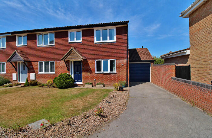 3 Bedroom Semi-Detached House For Sale In East House Avenue, Stubbington, PO14