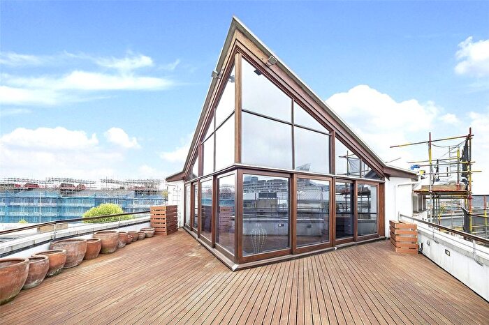 3 Bedroom Flat To Rent In Triangle Court, Three Oak Lane, Shad Thames, SE1