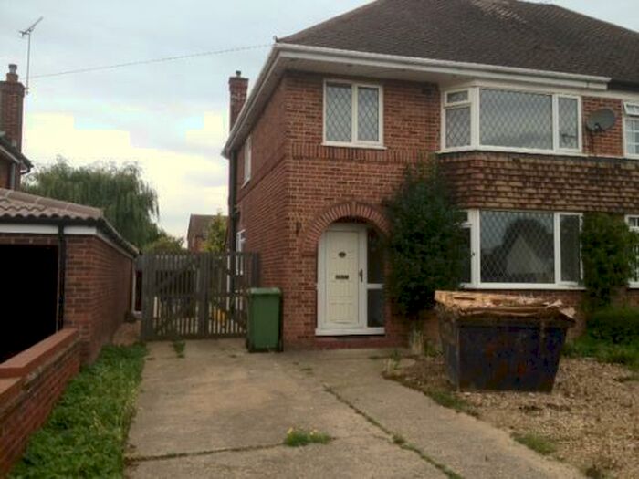 3 Bedroom Semi-Detached House To Rent In Shenley Road, Bletchley, Milton Keynes, Buckinghamshire, MK3