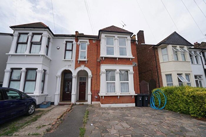 2 Bedroom Flat To Rent In Wellesley Road Ilford, IG1