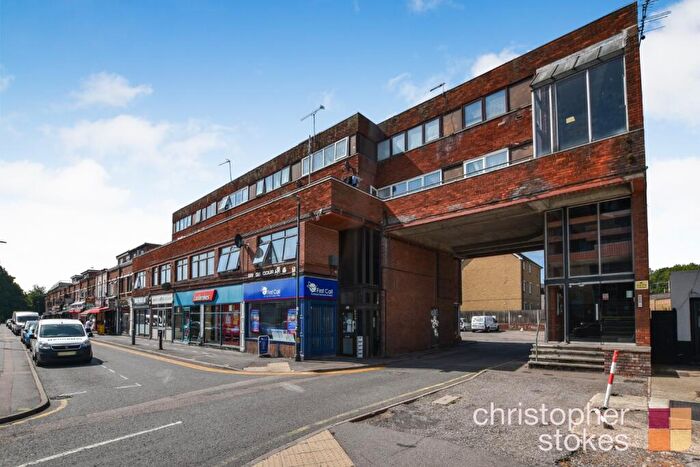 2 Bedroom Maisonette For Sale In Bridge Court, High Street, Waltham Cross, Hertfordshire, EN8