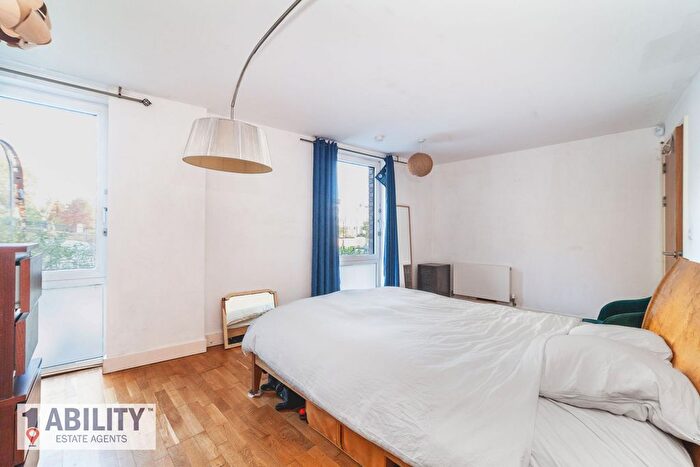 1 Bedroom Flat To Rent In Queensbridge Road, London, E2