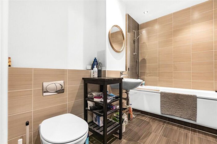 2 Bedroom Apartment To Rent In Salton Square, London, E14