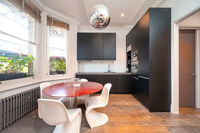 2 Bedroom Flat For Sale In Elm Park Gardens, Chelsea, London, United Kingdom, SW10