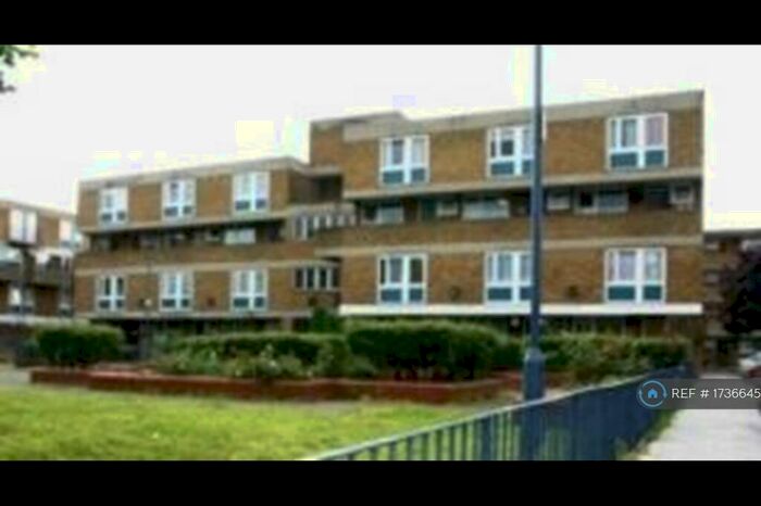 3 Bedroom Maisonette To Rent In Bow, Bow, E3
