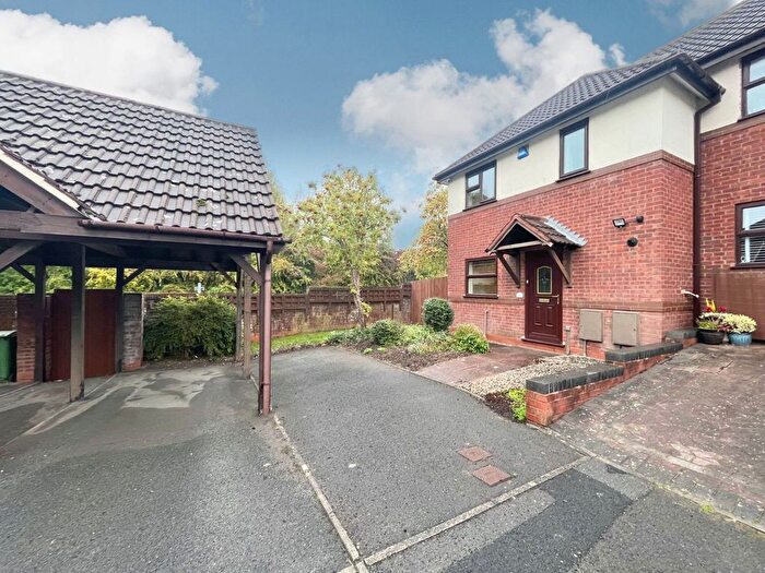 3 Bedroom Semi-detached House For Sale In Pearce Close, Russells Hall, Dudley, DY1