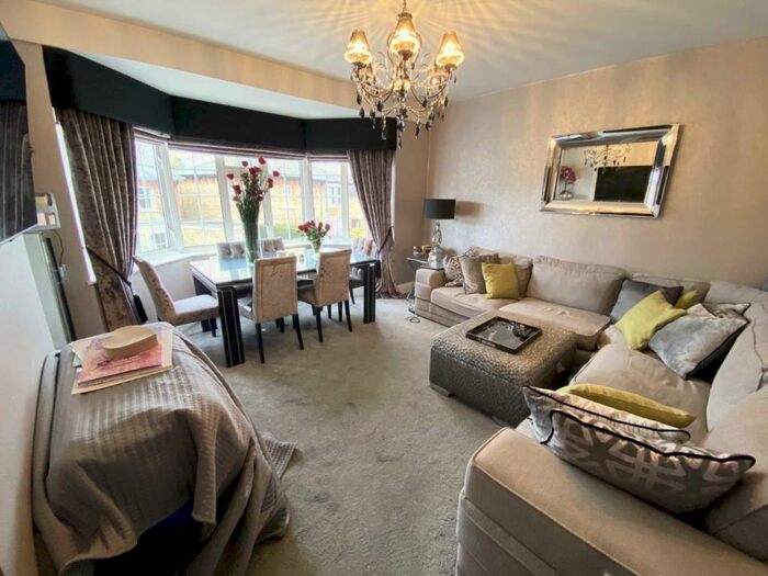 2 Bedroom Maisonette To Rent In Westbury Road - . To Brentwood Train Station, CM14