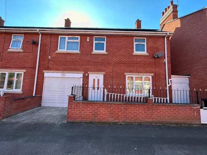 5 Bedroom Town House To Rent In Newington Street, Leicester, LE4