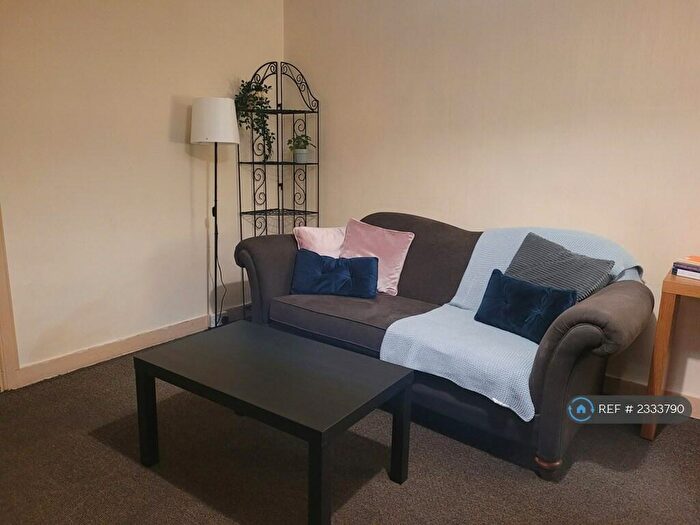 2 Bedroom Flat To Rent In School Terrace, Aberdeen, AB24