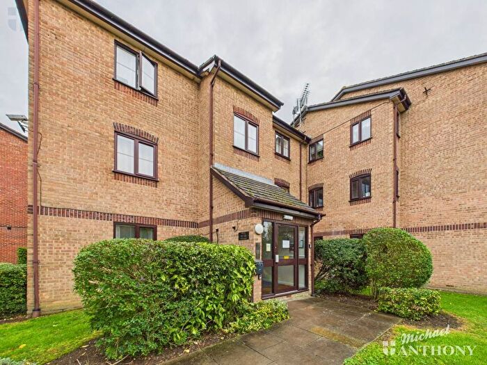 2 Bedroom Flat For Sale In Poets Chase, Aylesbury, Buckinghamshire, HP21
