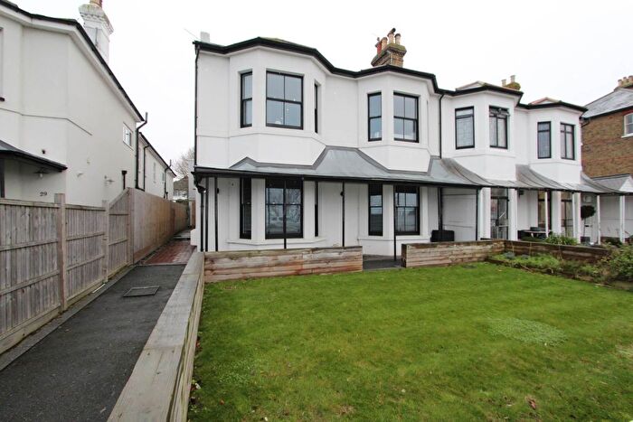 2 Bedroom Flat To Rent In Clifftown Parade, Southend On Sea, SS1