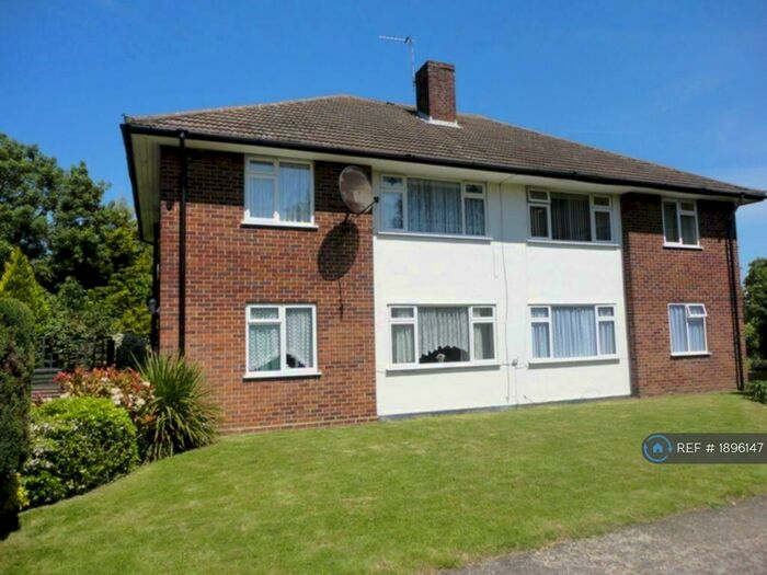 3 Bedroom Maisonette To Rent In Red Lion Close, Orpington, BR5