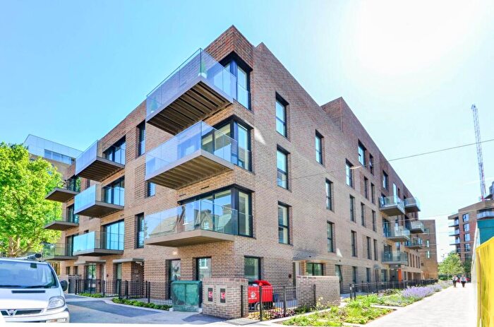 2 Bedroom Flat For Sale In New Paragon Walk, Elephant And Castle, London, SE17